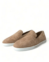 Elegantes mocasines de cuero beige