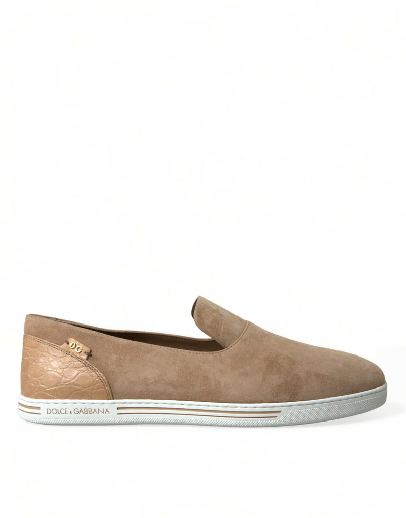 Elegantes mocasines de cuero beige