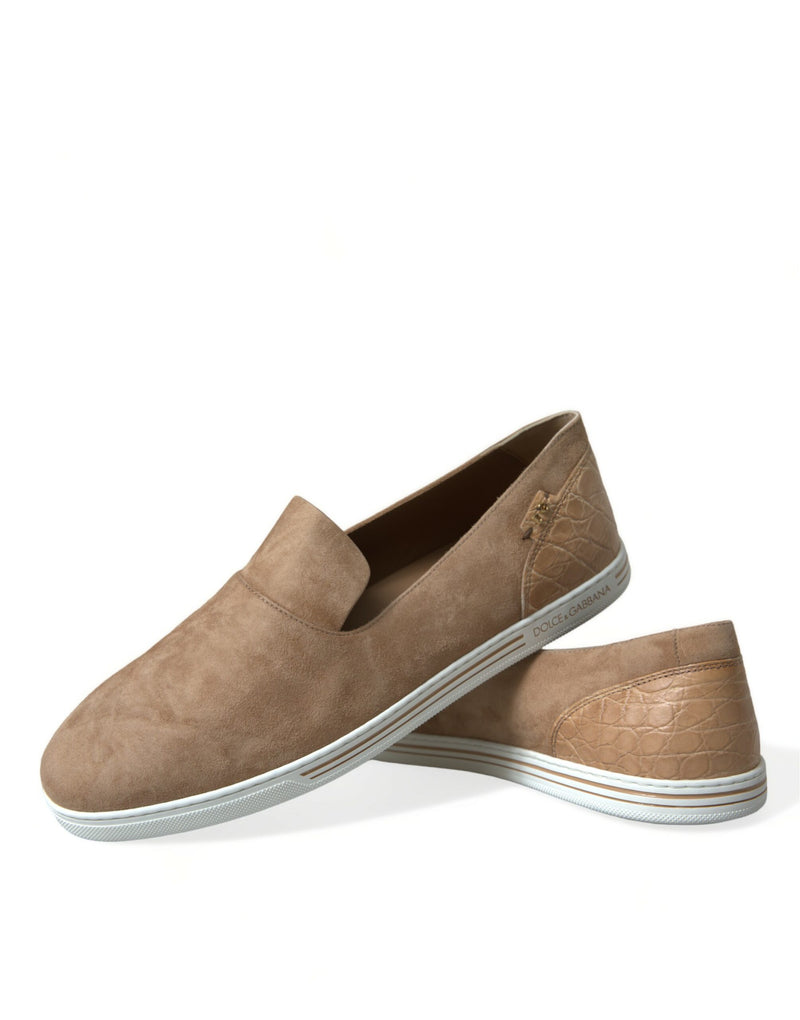 Elegantes mocasines de cuero beige