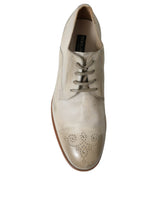 Elegantes zapatos de derby de piel de ternera blanca