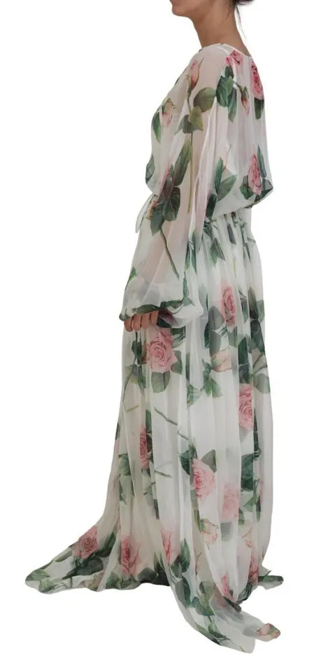 Elegante vestido maxi de seda blanca con rosas rosadas