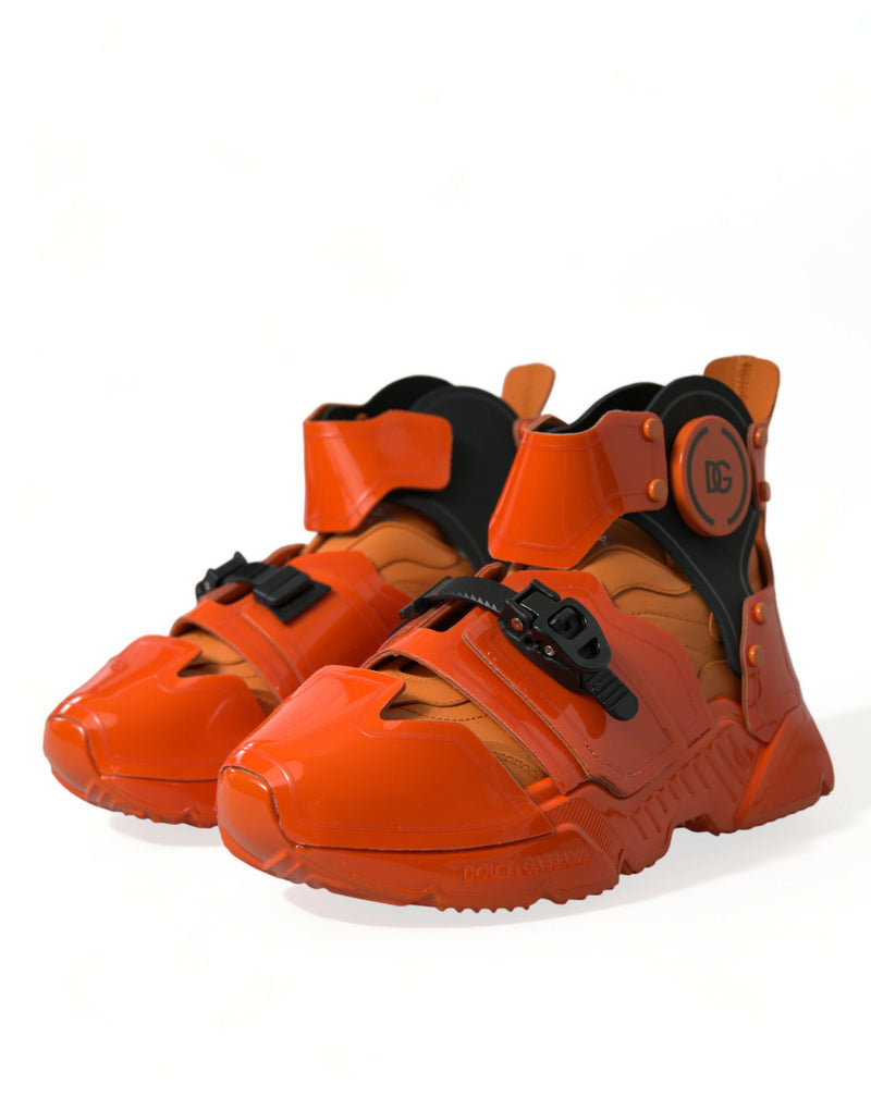 Charme de baskets haut-toit orange