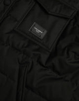 Elegante schwarze gepolsterte Parkjacke