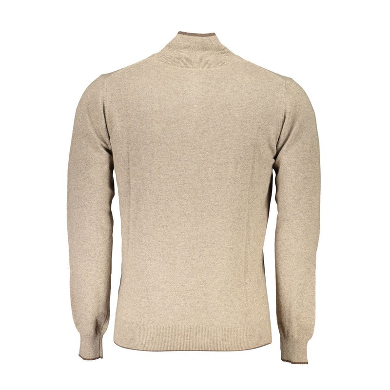 Élégant pull à col roulé beige avec moitié zip