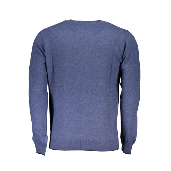 Maglione blu con il collo con dettagli da ricamo