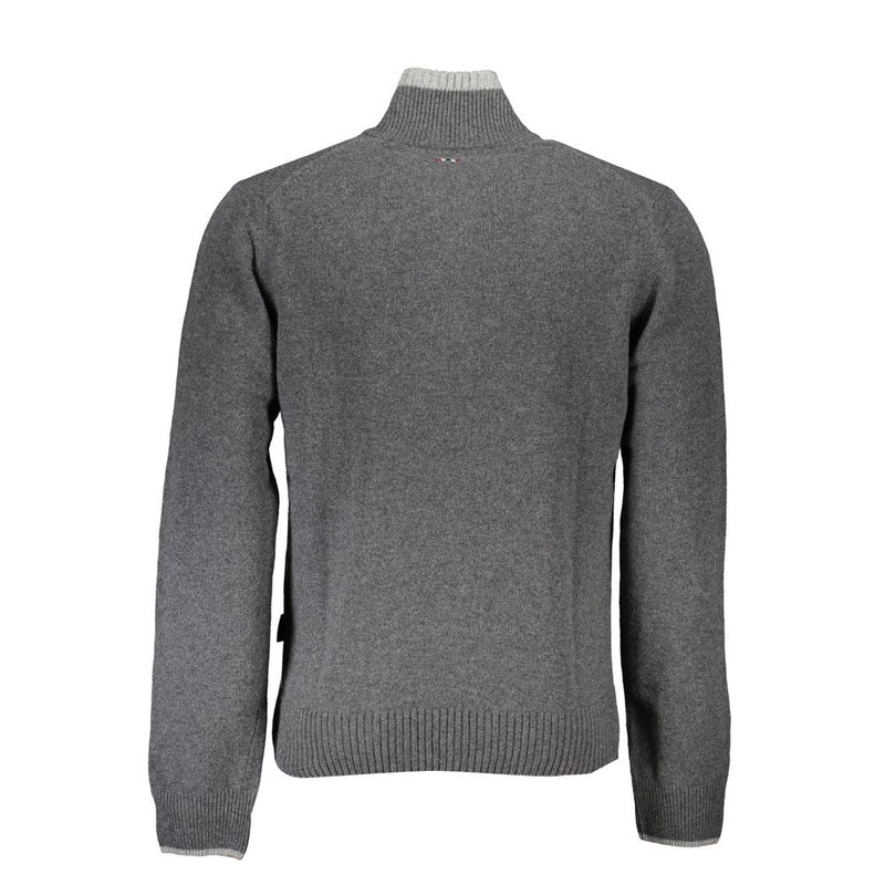 Elegante maglione grigio mezza zip con audaci accenti