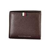 Elegant Brown Leather Wallet with Modern Contrast