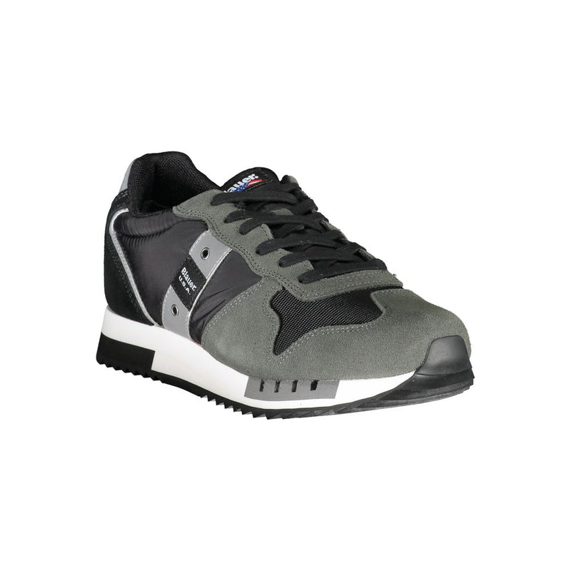 Classiche sneaker sportive con lacci neri