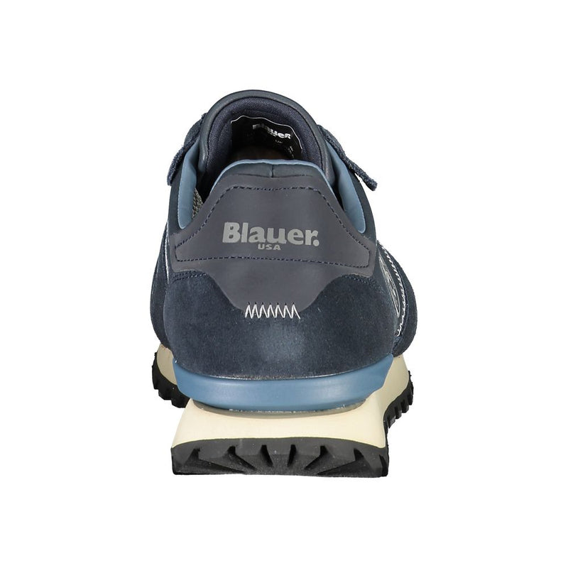 Schlanke blaue Sport-Turnschuhe mit Kontrastschnürdetails