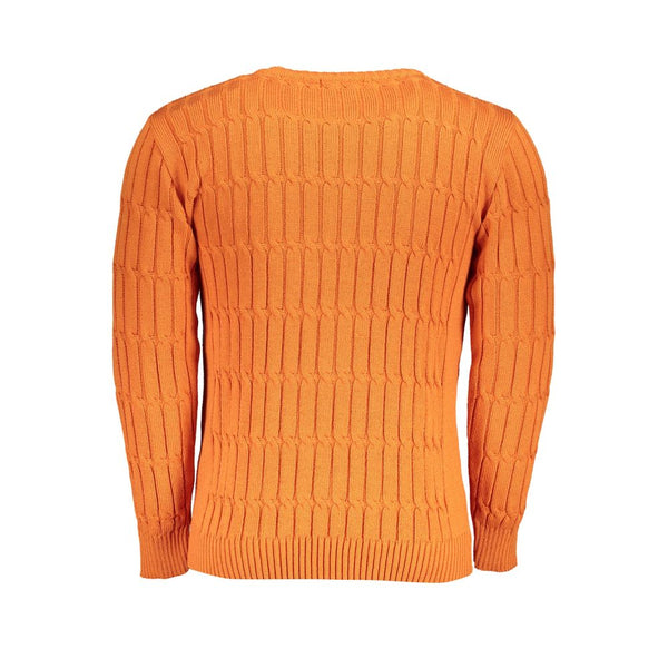 Maglione arancione con il collo con l'equipaggio attorcigliato