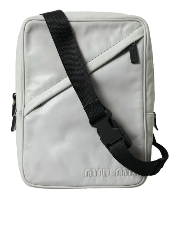 Elegante bolso de cuero en blanco y negro