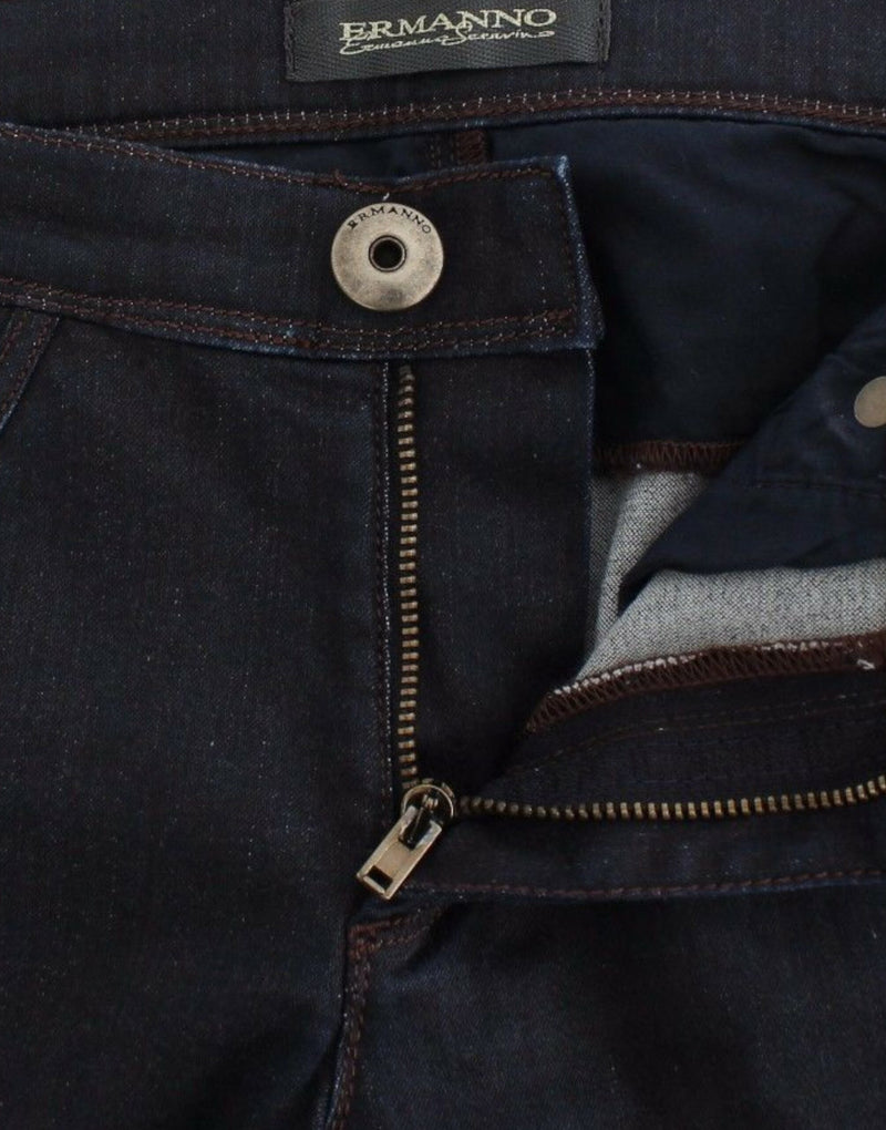 Jeans delgados azul oscuro y elegantes para estilo elegante