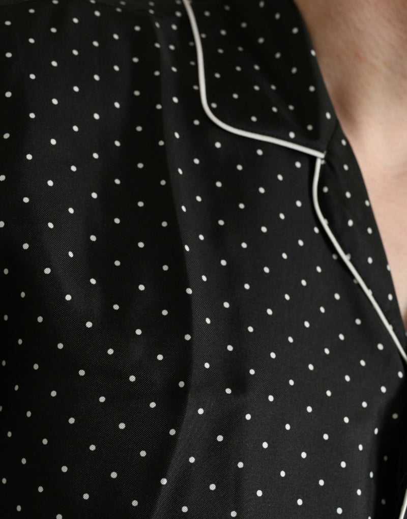 Camicia a maniche lunghe a pois nero.