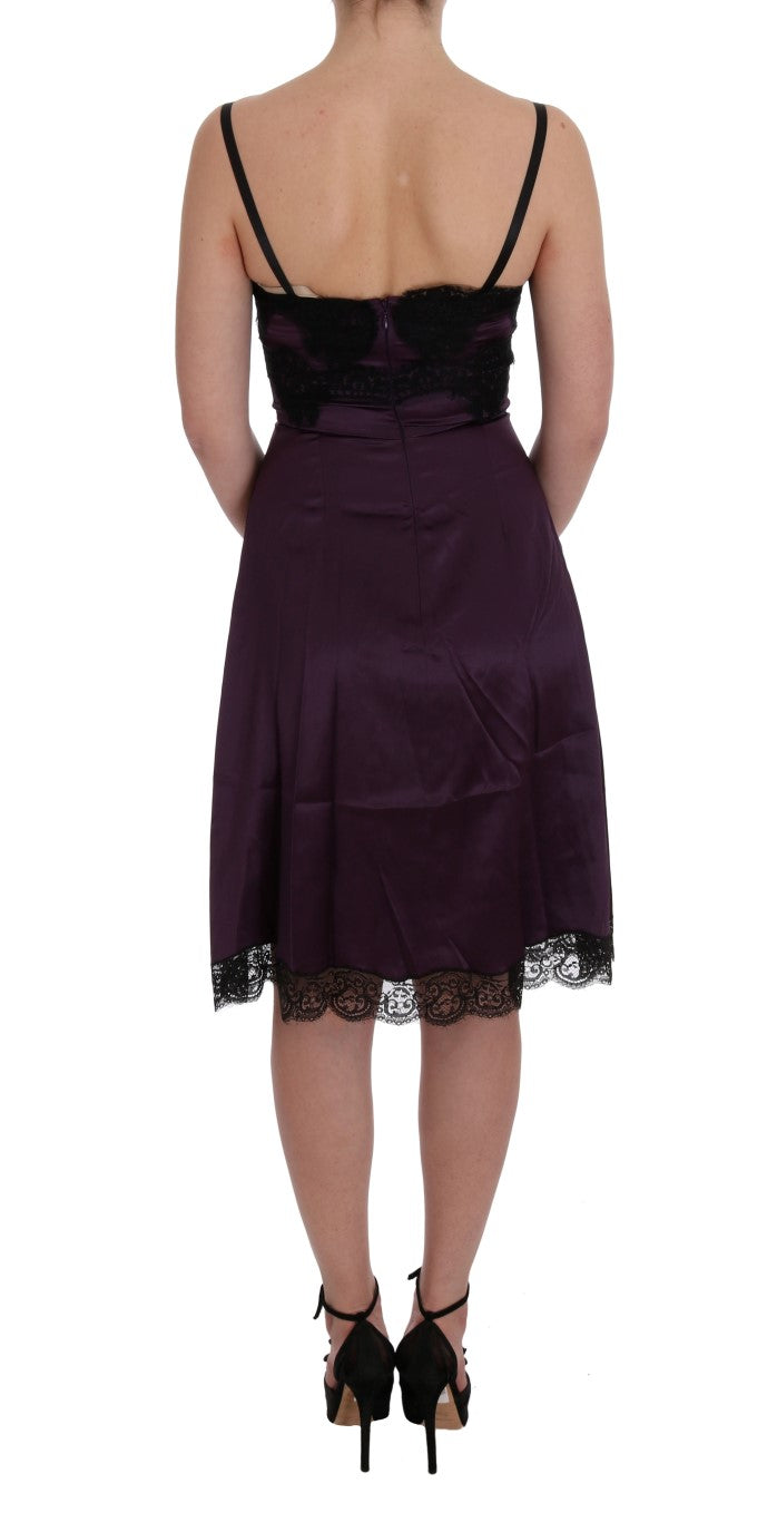 Robe de quart de dentelle élégante en soie violette en soie