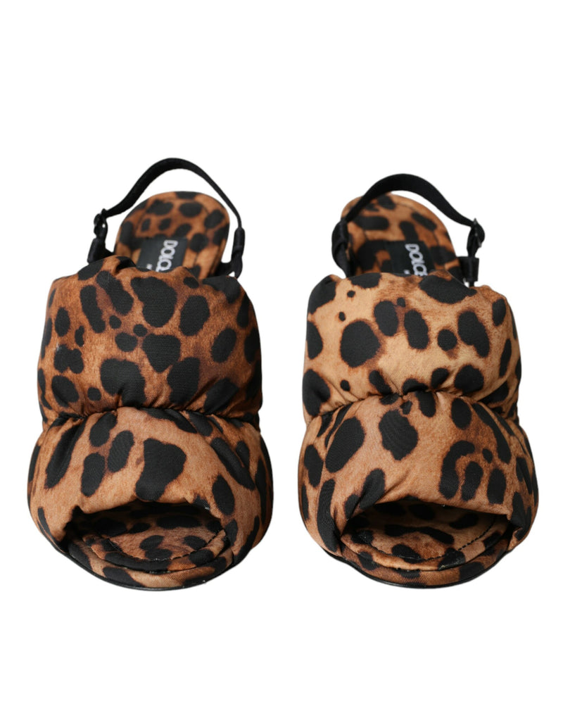 Scarpe sandali di sandali con slingback leopardo marrone