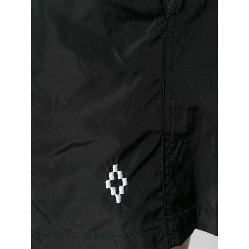 Schlanke gestickte schwarze Boxer -Badebekleidung