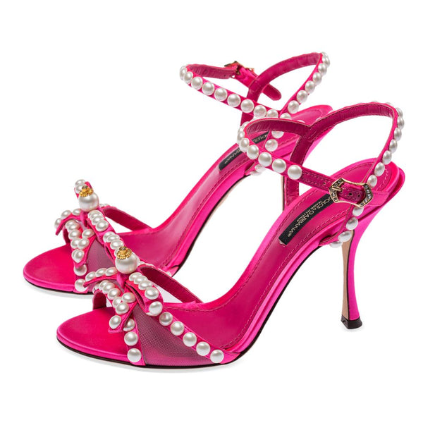 Elegante Fuchsia -Sandalen mit Perlendetails