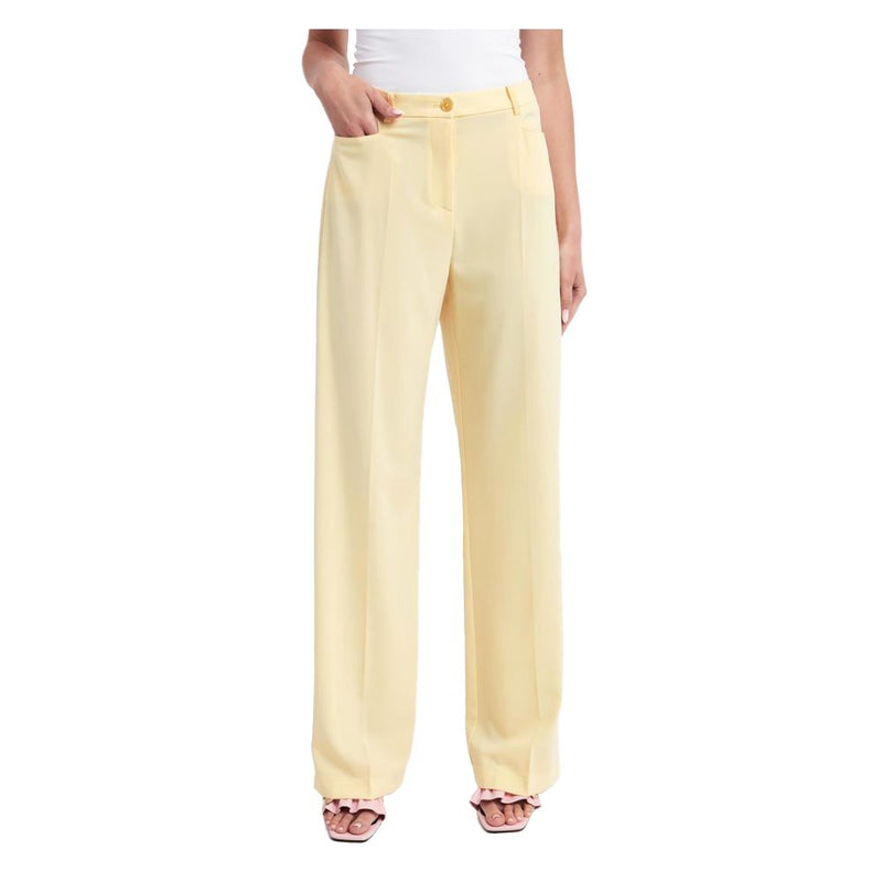 Elegantes pantalones de tela lisa en amarillo