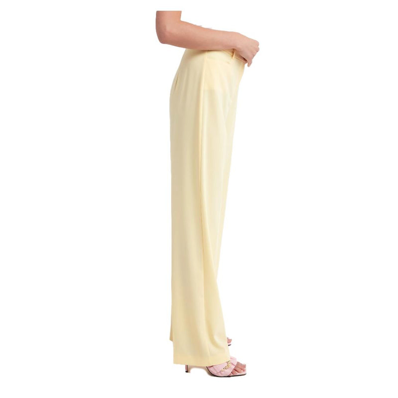 Elegantes pantalones de tela lisa en amarillo