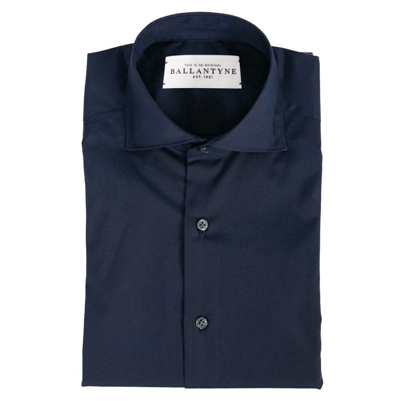 Elegante camisa de algodón de cuello extendido