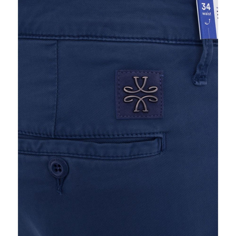 Elegantes pantalones chino de ajuste delgado en azul