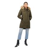 Mit goldfarbenem Stirling Parka mit blauem Fuchsfell