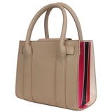 Elegante bolso de hombro de cuero beige con diseño de acordeón