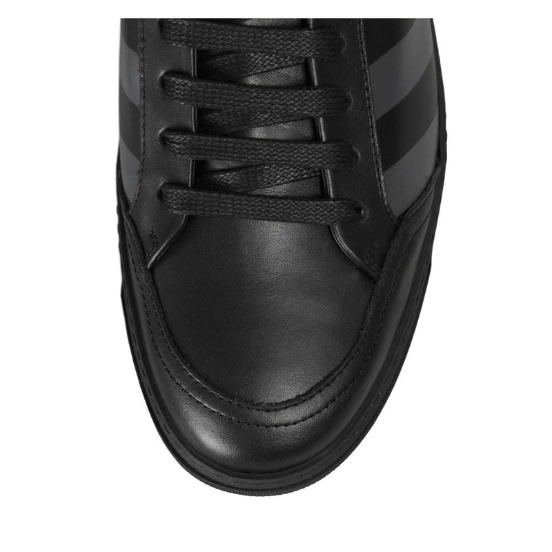 Sneaker di pelle di vitello eleganti con iconiche strisce grigie