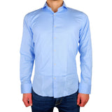 Elegante camisa de gabardina de color azul claro milano