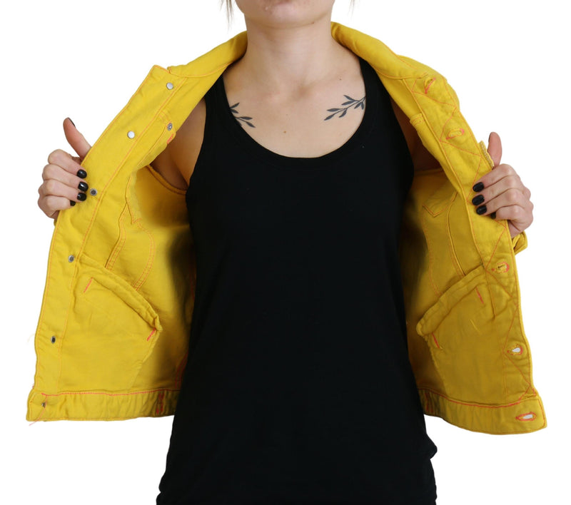 Chaqueta de mezclilla de mangas largas con cuello amarillo