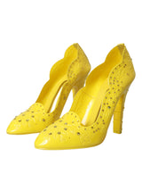 Zapatos de tacones de cristal amarillo cenizas