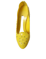 Zapatos de tacones de cristal amarillo cenizas