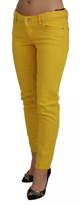 Jeans de mezclilla con cintura baja de algodón amarillo