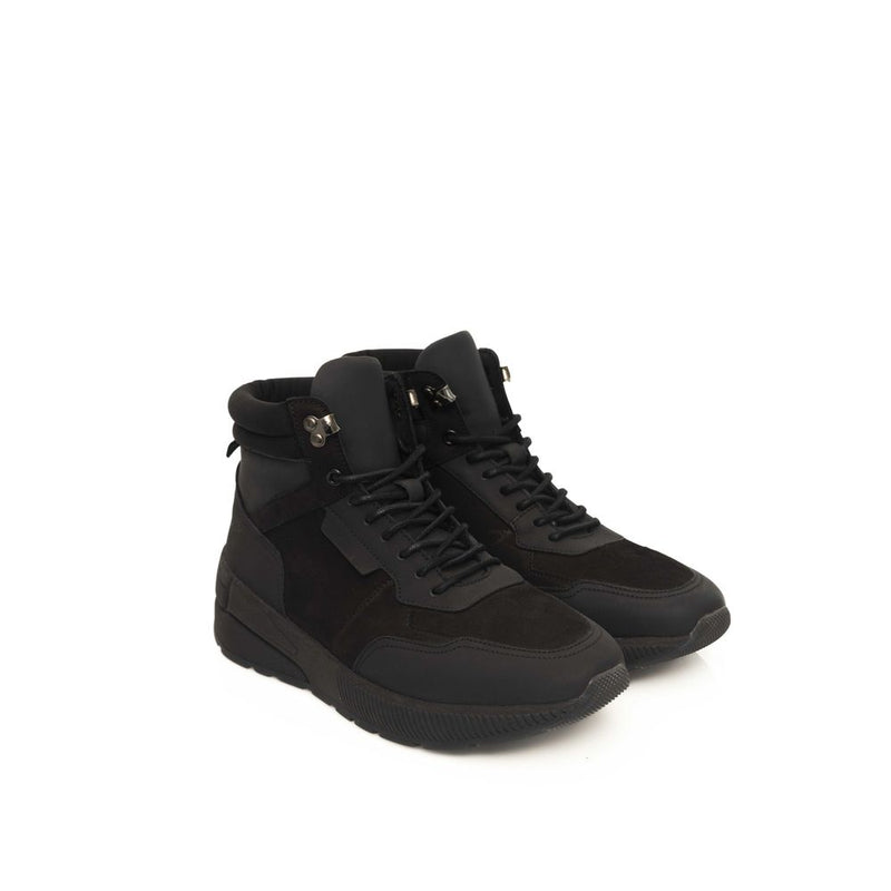 Sneaker en cuir de vache noire