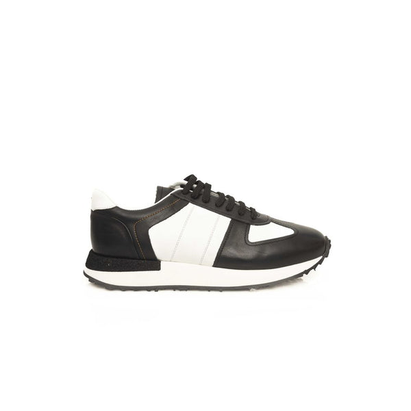 Sneaker in pelle di vitello in bianco e nero