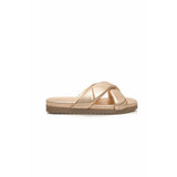 Sandalia de piel de oveja beige