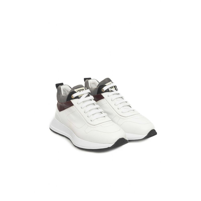 Sneaker en cuir de vache blanche