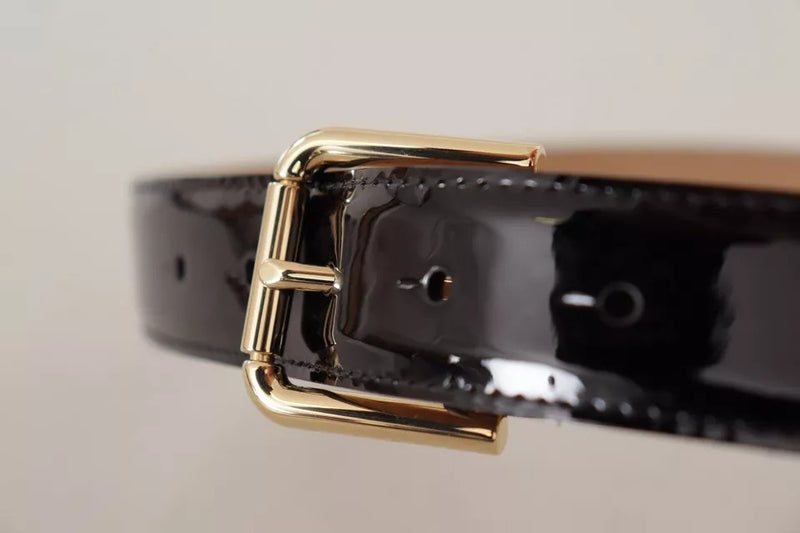 Ceinture de boucle gravée en cuir breveté noir