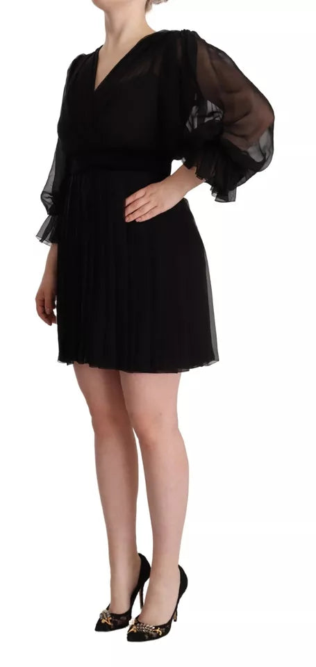 Vestido mini de mangas largas de cuello en V negro