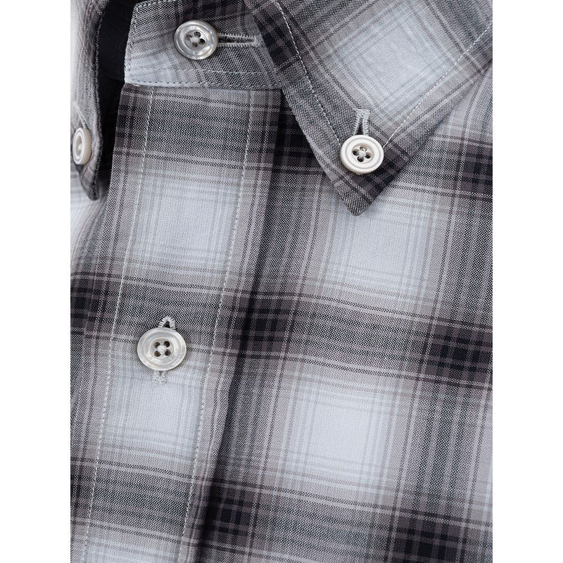 Elegante camisa de hombre de algodón gris