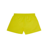 Sonnenverwöhnte gelbe Schwimmshorts für Männer