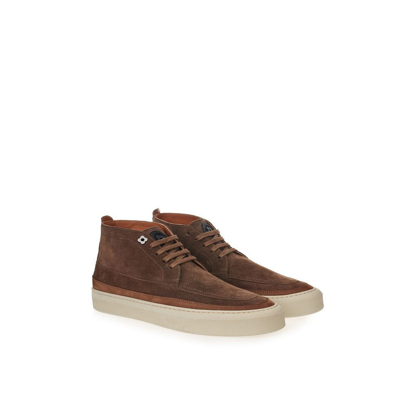 Elegantes zapatillas de ante en Rich Brown