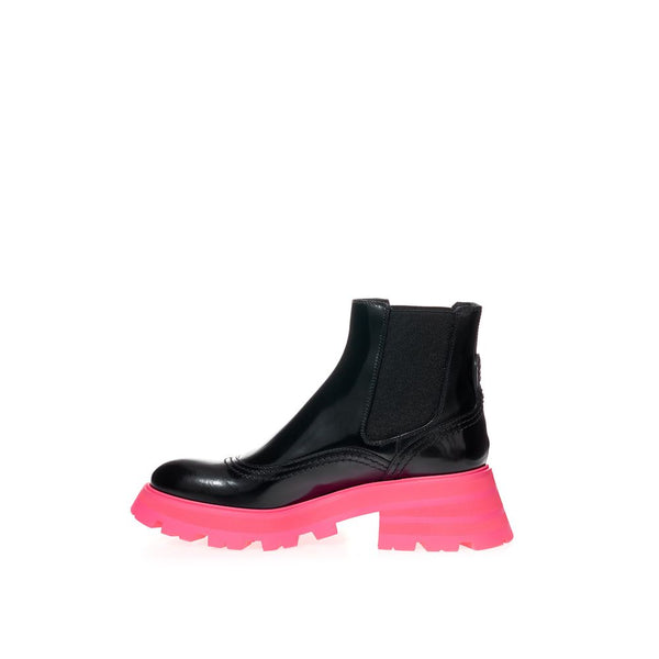 Elegantes botas de cuero negro