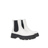 Bottes en cuir monochrome élégantes