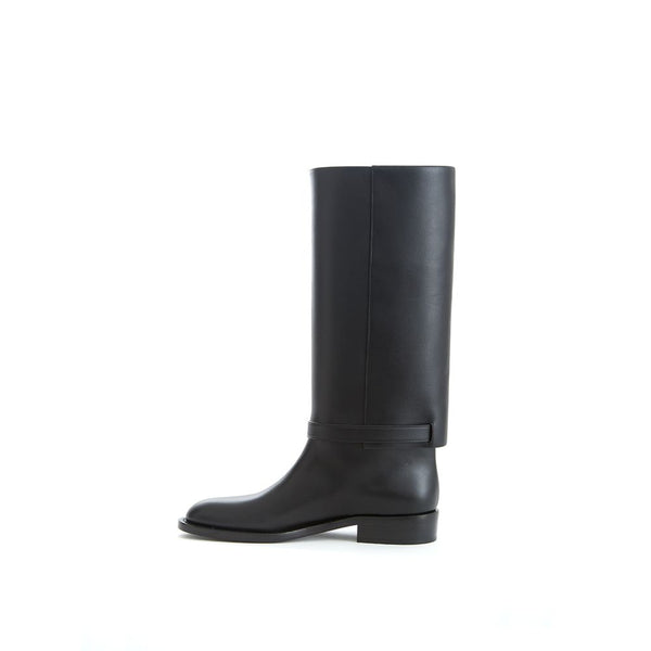 Elegant Leather Boots in Timeless Black