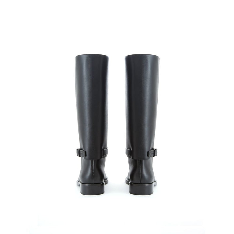 Elegant Leather Boots in Timeless Black