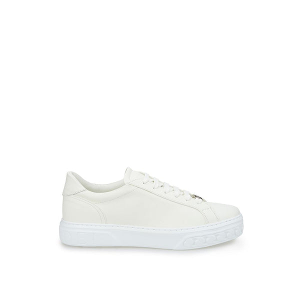 Zapatillas de cuero blanco elegantes