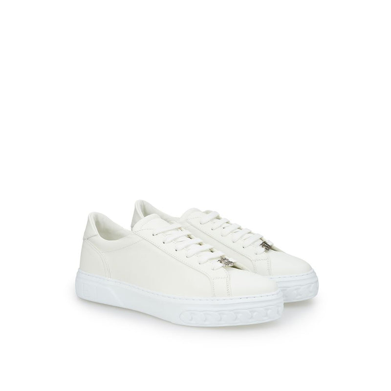 Zapatillas de cuero blanco elegantes