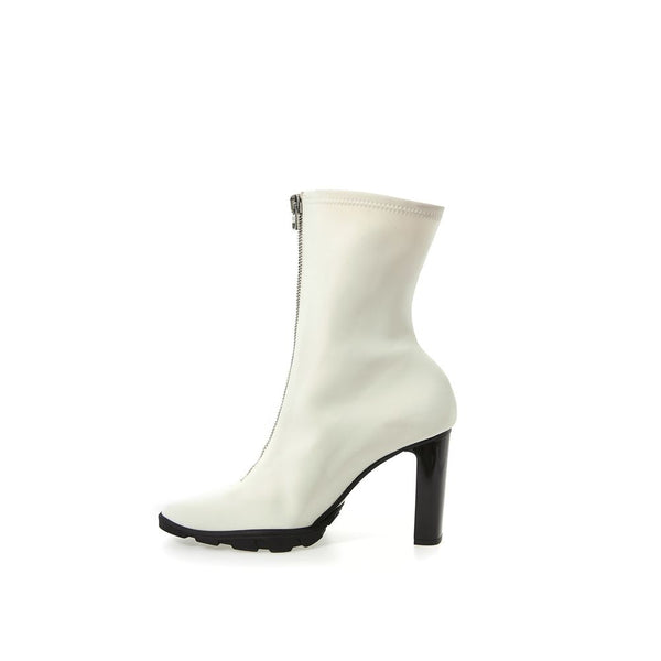 Elegantes botines de neopreno en blanco