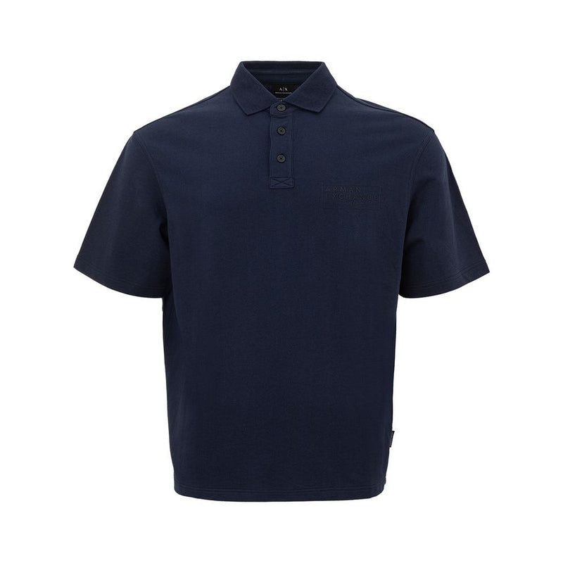 El elegante polo de algodón azul para hombres